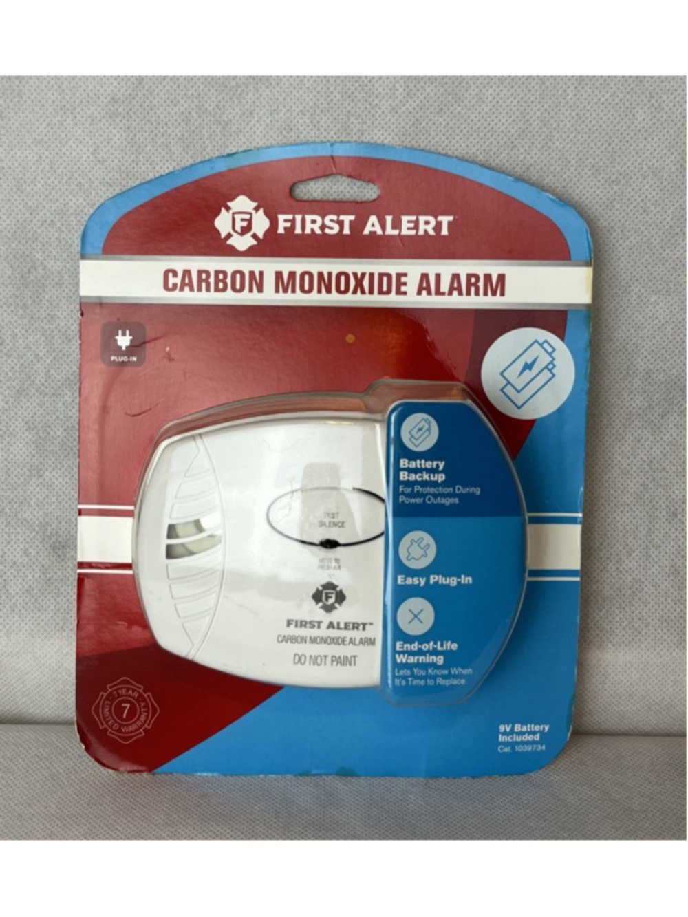 First Alert CO606 Plug-In Carbon Monoxide Alarm W/ Battery Backup New.